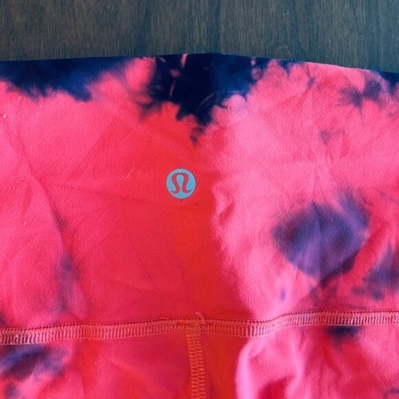Lululemon Invigorate High-Rise Tight, Tie Dye "Red Carnation/Blk", Size 8 - Picture 7 of 10